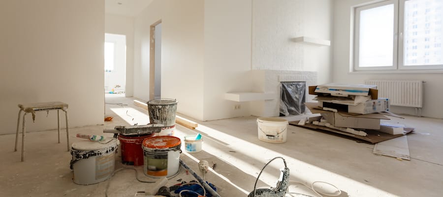 Altbau sanieren: Die besten Tipps für die Renovierung von alten Decken und die Wahl zwischen Gipskarton und Stretchdecken