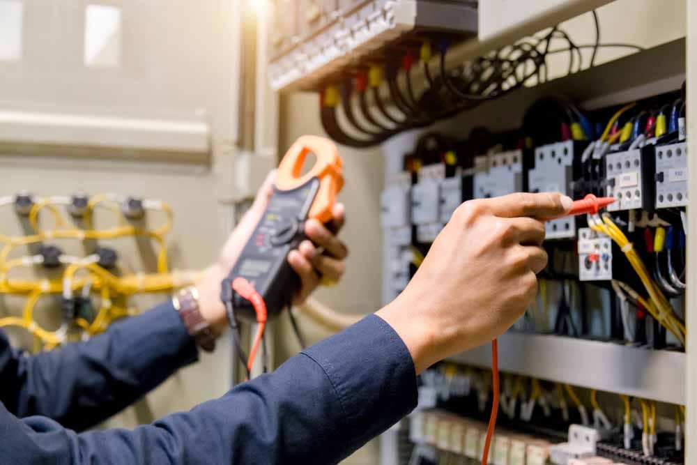 Verstehen Sie den Ablauf der DGUV V3 Prüfung und warum die UVV Prüfung hierbei unverzichtbar ist