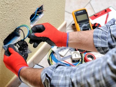 Prüfung ortsveränderlicher elektrischer Betriebsmittel: Gesetzliche Anforderungen und Normen