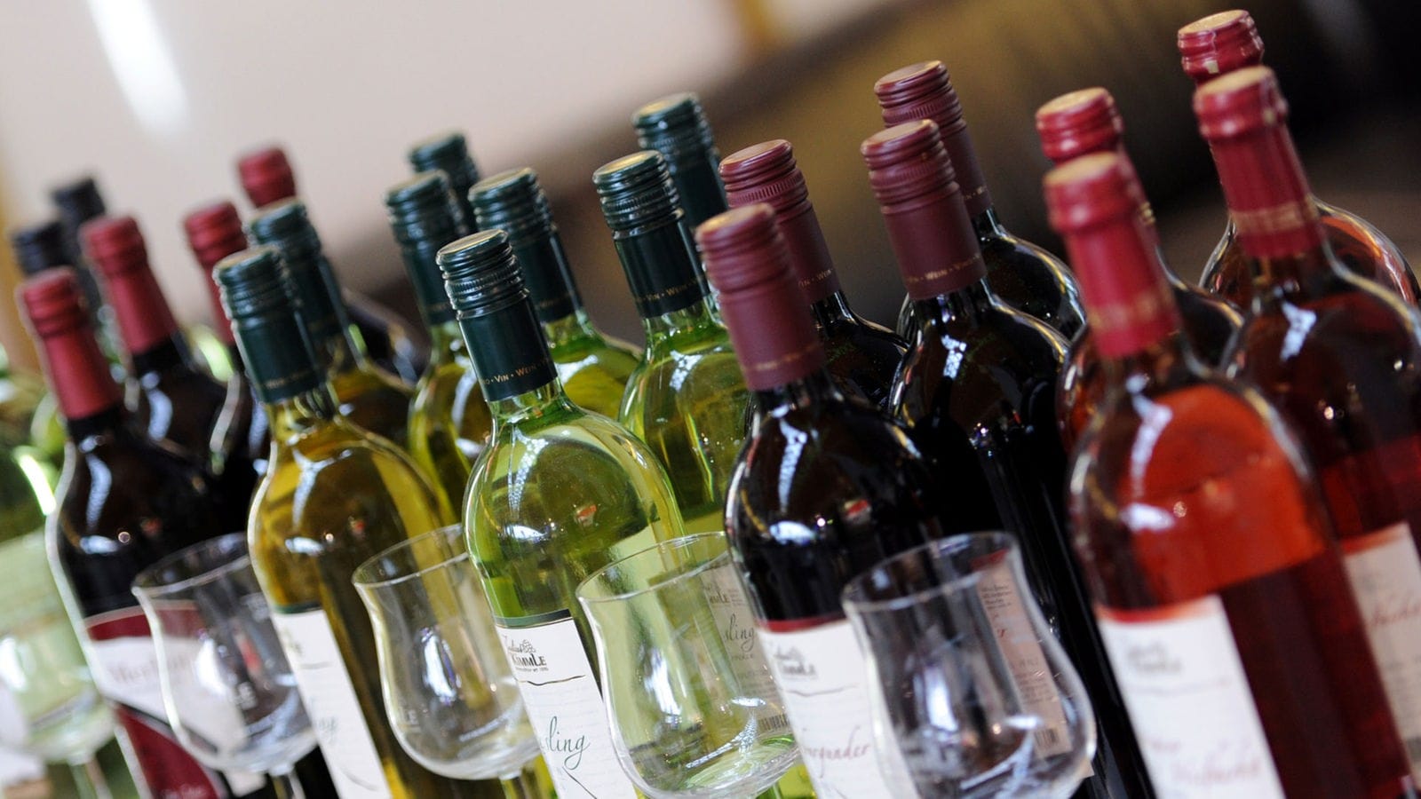 Die Kunst der Wertschätzung kultivieren: Rotwein und die Freuden des langsamen Lebens