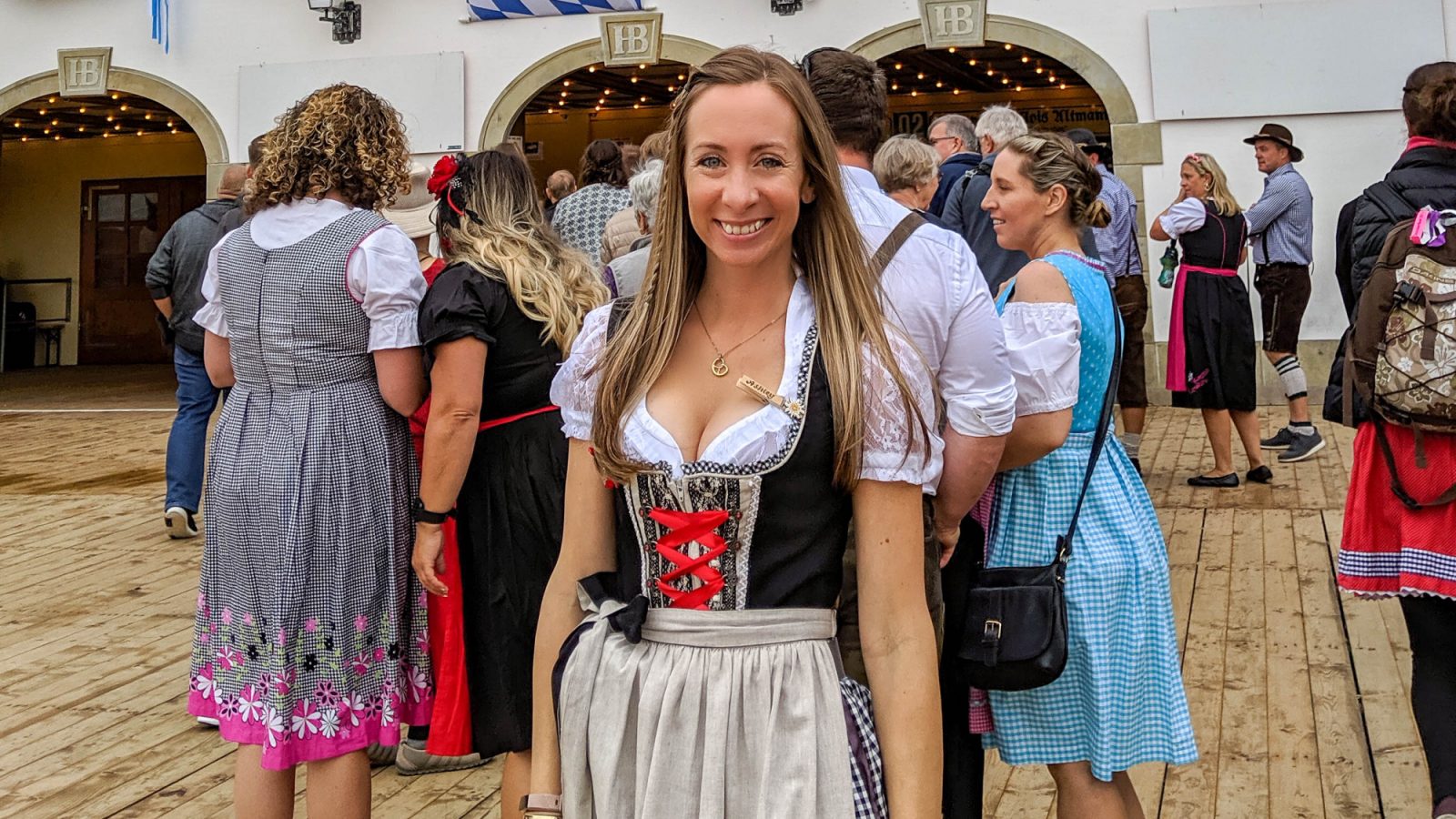 Wo gehört die Schleife wo Dirndl hin? Eine Anleitung