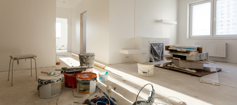 Altbau sanieren: Die besten Tipps für die Renovierung von alten Decken und die Wahl zwischen Gipskarton und Stretchdecken