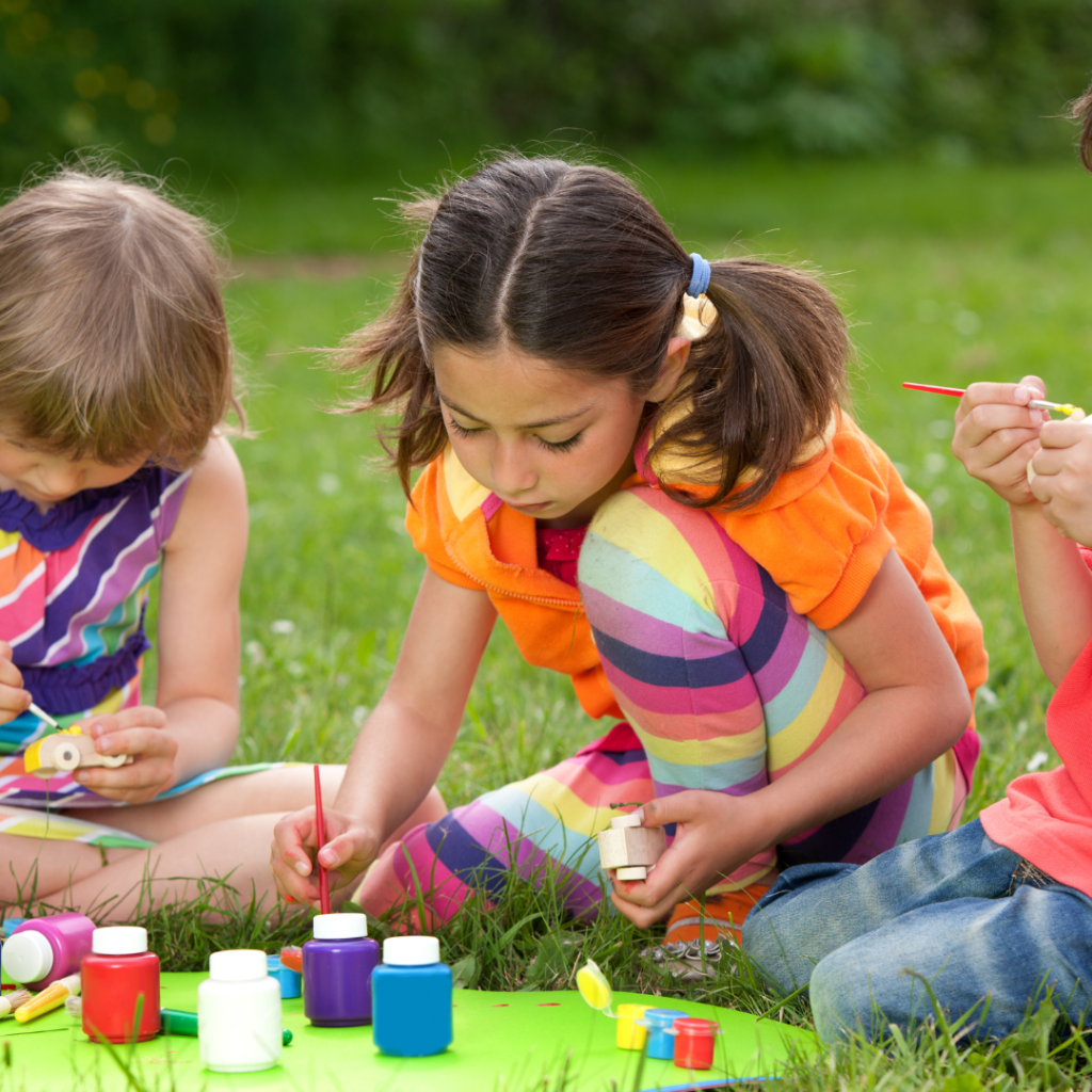 Malen und Zeichnen als kreative Beschaeftigung Kinder 3 Jahre