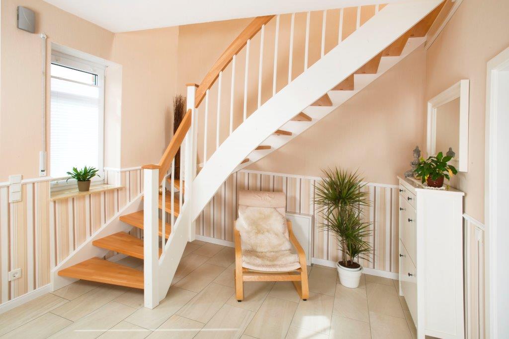 Holztreppe kaufen: Hochwertige Treppen aus Polen für Ihr Zuhause