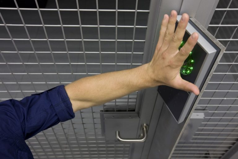 Elektrischische-Sicherheitstechnik-steigert-Umsatz_2021-1030x687-1