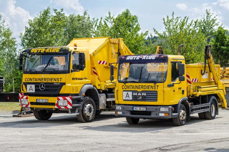 auto-klug-entsorgt-containerdienst-1