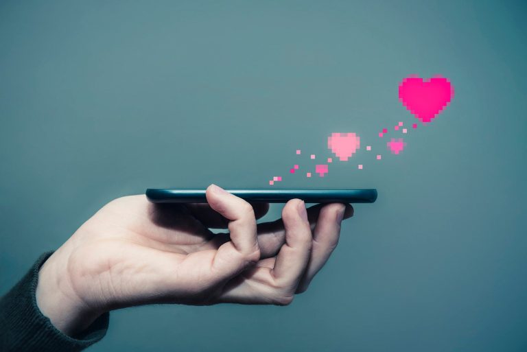 Send-love-with-mobile-phone