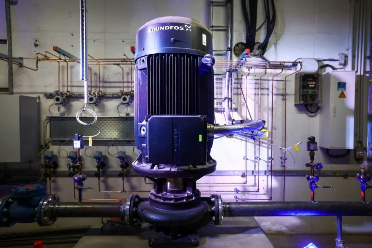 6q4UVt-vWavxbH-83ZluM5VvoJ8_9YqvNExBft_nJHc