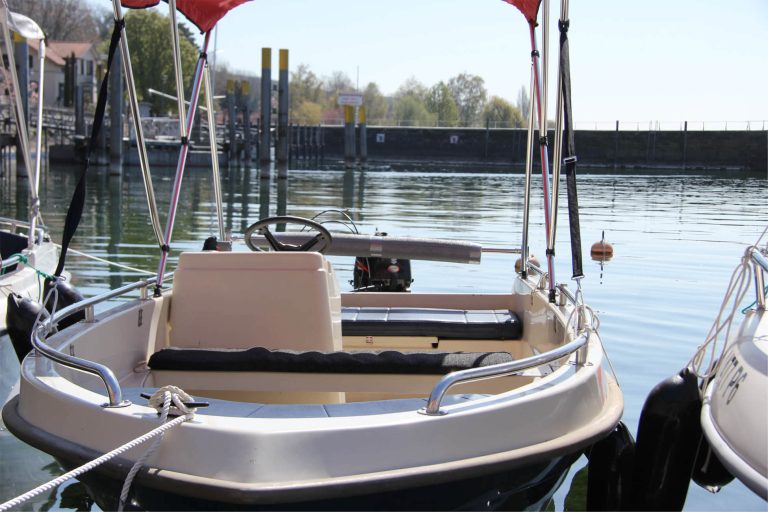 6-PS-Motorboot-Frontansicht-1